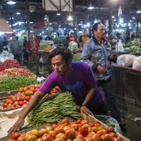 ribuan-pedagang-pasar-induk-tanah-tinggi-mogok-jualan