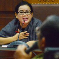 miryam-kecewa-divonis-5-tahun