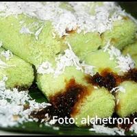 kue-putu-dan-dua-batang-es-krim