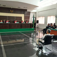 istirahat-massa-buni-yani-shalat-dzuhur-di-jalan-dan-makan-nasi-kotak