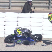 hancur-berantakan-begini-kondisi-motor-rossi-usai-crash-di-valencia