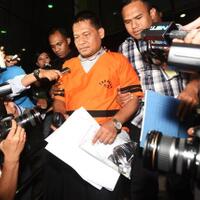 rohadi-akui-beri-gratifikasi-mobil-pajero-ke-bupati-indramayu