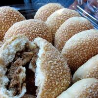 dua-sejoli-kuliner-cakue-dan-kompiang