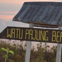 menikmati-matahari-terbit-di-pantai-watu-payung