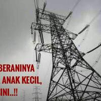 pejabat-vs-tiang-listrik-koppig