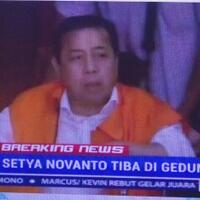 pakai-rompi-oranye-novanto-tiba-di-rutan-kpk