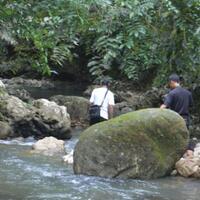 menyusuri-waewina-sungai-bawah-gunung-di-flores