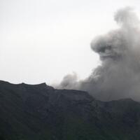 gunung-agung-meletus