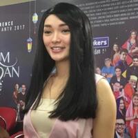 zaskia-gotik-operasi-mata-kiri-ini-penyebabnya