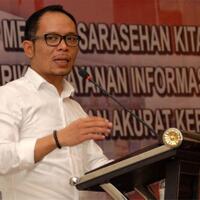 menaker-hanif-tak-soal-naik-krl-ke-istana-bogor