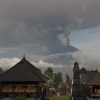 pemerintah-pusat-dan-daerah-bersinergi-tangani-gunung-agung