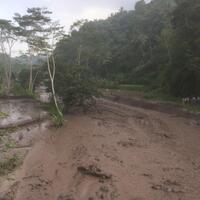 erupsi-gunung-agung-lahar-dingin-terjang-sungai-yeh-asa