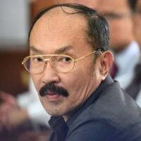 kapolri-bukan-cuma-fredrich-yunadi-yang-punya-pistol