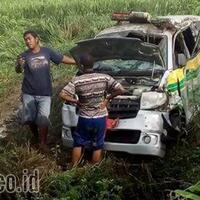 mobil-siaga-desa-milik-desa-di-jombang-terjun-ke-sawah-ini-penyebabnya