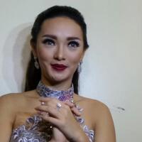 jera-pakai-soflens-zaskia-gotik-nyiksa-diri-sendiri-sebenernya