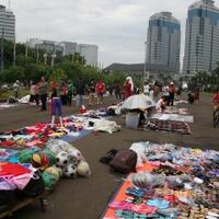beredar-foto-monas-kembali-dikuasai-pkl-kejadian-sebenarnya-bungkam-tukang-nyinyir