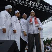 buni-yani-diminta-ke-panggung-212-dielu-elukan-pahlawan-al-maidah