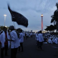 bendera-hti-berkibar-di-reuni-akbar-alumni-212