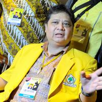 airlangga-wajib-mundur-dari-kabinet-jika-terpilih