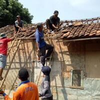 kisah-polisi-menyisihkan-gaji-perbaiki-rumah-warga-tak-mampu