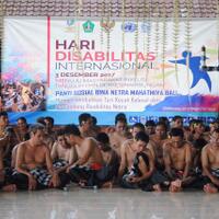 pesan-penyandang-disabilitas-netra-lewat-pentas-tari-kecak
