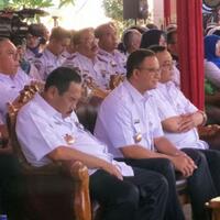 anas-effendi-tidur-lagi-saat-acara-kali-ini-tepat-di-samping-anies