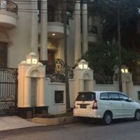 polisi-lepaskan-tembakan-saat-debt-collector-kepung-rumah-mewah-di-jelambar