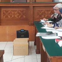 kpk-bawa-segunung-berkas-di-praperadilan-novanto