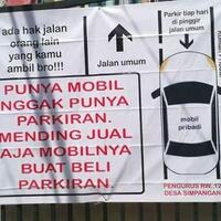spanduk-sindiran-tetangga-yang-parkir-di-jalan-jadi-fokus-netizen
