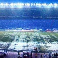 cara-menyingkirkan-salju-dan-genangan-air-di-lapangan-sepakbola