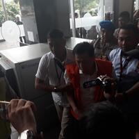 berbalut-rompi-oranye-novanto-jalani-sidang-perdana