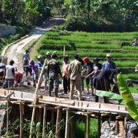 3-bank-bumn-renovasi-jembatan-di-pelosok-daerah