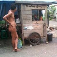 pengunjuk-rasa-teriaki-pengunjung-dwp-berpakaian-mini-yang-melintas