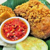 10-tempat-makan-bebek-enak-dengan-cocolan-sambal-sedap