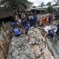 tanggul-kali-pulo-jebol-warga-jati-padang-terendam-banjir