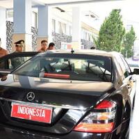 jokowi-paspampres-zaman-now-memakai-kaos-lebih-adem-dan-ngayom