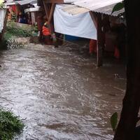 kali-pulo-jatipadang-kembali-meluap-satu-warga-terluka