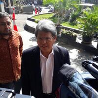 pengacara-todung-penuhi-panggilan-penyidik