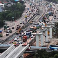 contraflow-diterapkan-di-tol-jakarta-cikampek