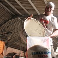 sambas-surplus-beras-hingga-80-persen-dari-panen