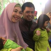 akikah-oki-setiana-tempelkan-kurma-di-mulut-anak-ketiganya