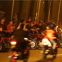 anggota-geng-motor-diwajibkan-cium-kaki-orang-tua