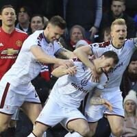 manchester-united-tak-pantas-sandang-klub-dengan-pertahanan-kandang-terbaik