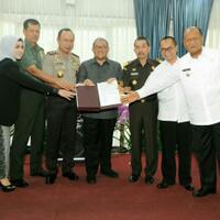 aher-teken-nphd-pilkada-serentak-2018-di-jawa-barat