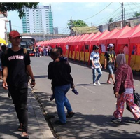 pkl-di-depan-stasiun-tanah-abang-keluhkan-sepi-pembeli