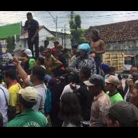 bawang-merah-rp4000-per-kg-petani-geruduk-kantor-bupati-brebes