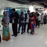 antrean-mengular-di-hari-pertama-layanan-sim-corner-tunjungan-plasa