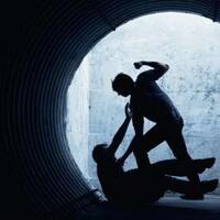 muntah-sembarangan-lelaki-ini-babak-belur-diamuk-temannya