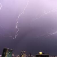 jakarta-dipredikisi-diguyur-hujan-deras-disertai-petir