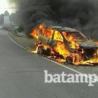 toyota-avanza-hangus-terbakar